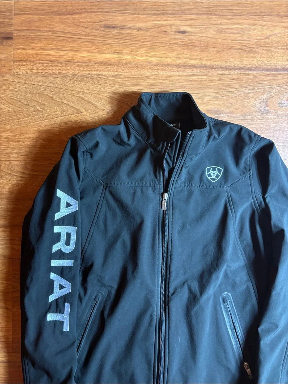 Ariat women’s medium black Windbreaker Jacket with Sleeve Logo